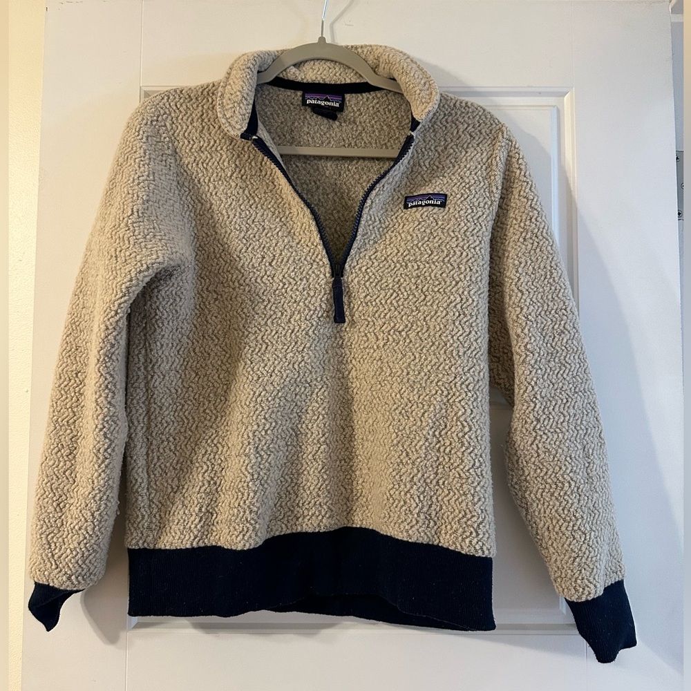 Patagonia Cream and Navy Fleece Jacket